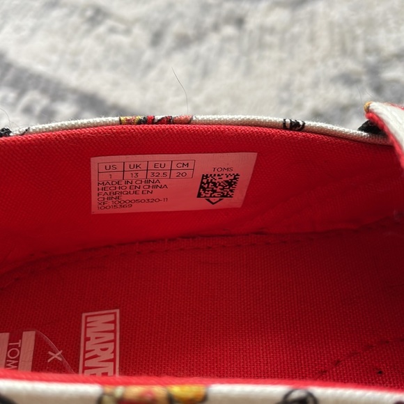 Marvel x TOMS Luca Antique White Marvel How To Print size Y1 - Picture 3 of 7